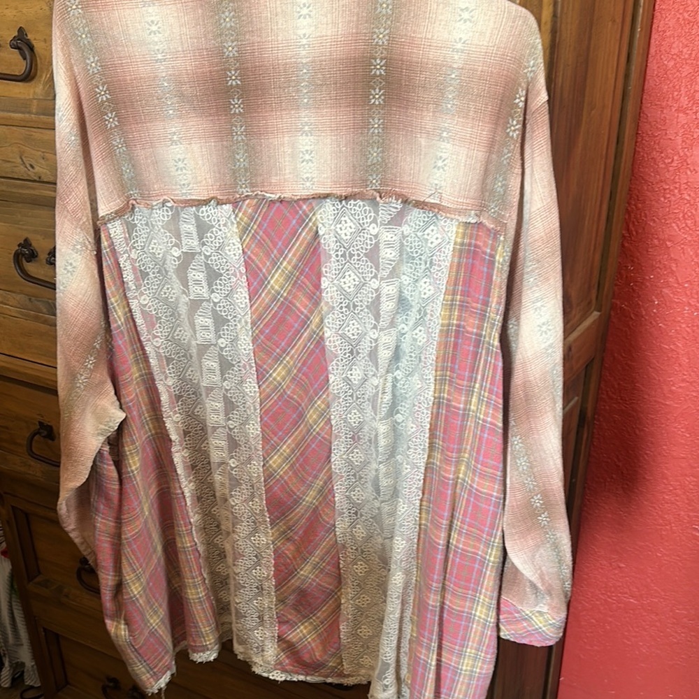 Oli & Hali Pink and Cream Lace Trim Shirt - Picture 4 of 5